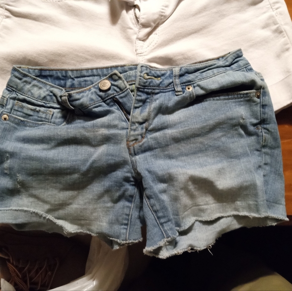 4pair of woman's cut off sorts sizes 10-14 areopostle Arizona vgs and another - Picture 2 of 9